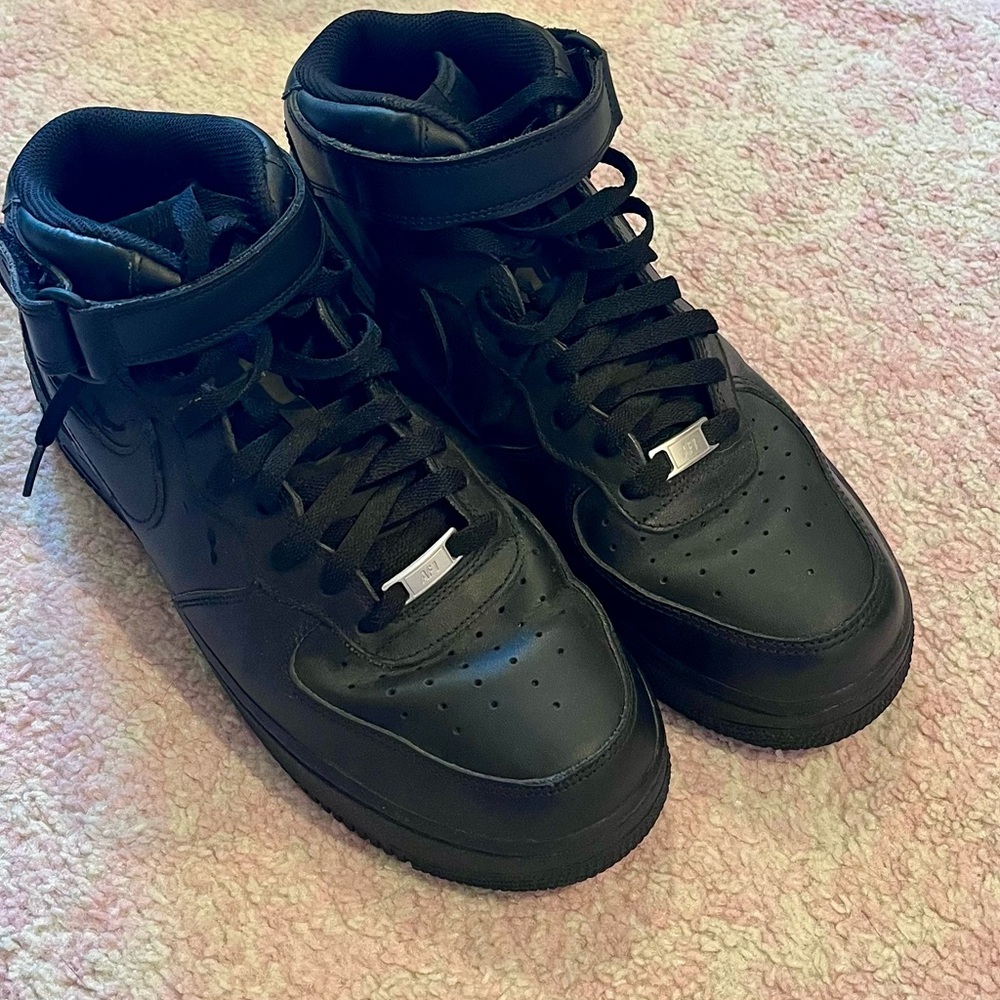 Men's Black High-Top Air Force 1’s